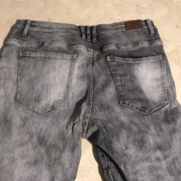 Men’s 34 Crysp Denim grey in color - Picture 9 of 14